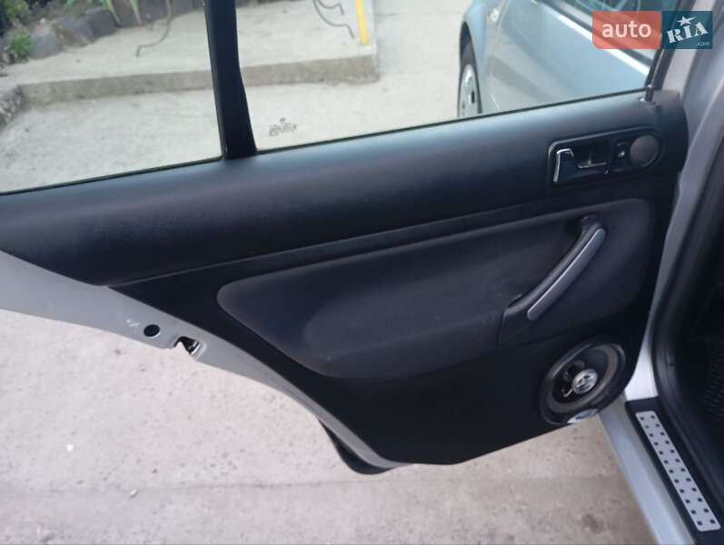 Хэтчбек Volkswagen Golf 2002 в Луцке