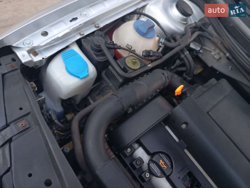 Хэтчбек Volkswagen Golf 2002 в Луцке