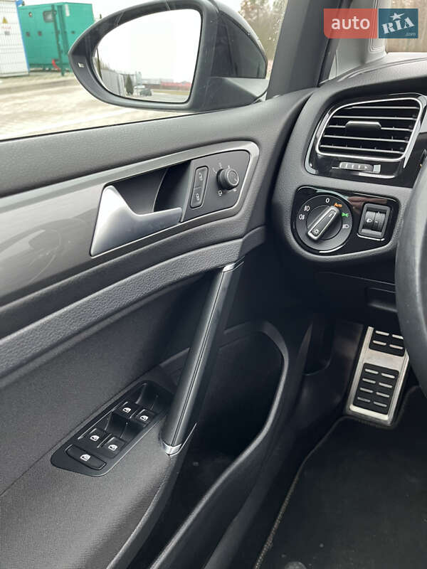 Универсал Volkswagen Golf 2017 в Житомире