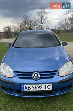 Хэтчбек Volkswagen Golf 2005 в 
