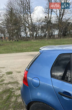 Хэтчбек Volkswagen Golf 2005 в 