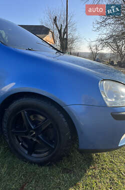 Хэтчбек Volkswagen Golf 2005 в 