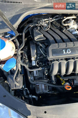 Хэтчбек Volkswagen Golf 2005 в 