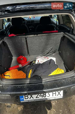 Хэтчбек Volkswagen Golf 2000 в 