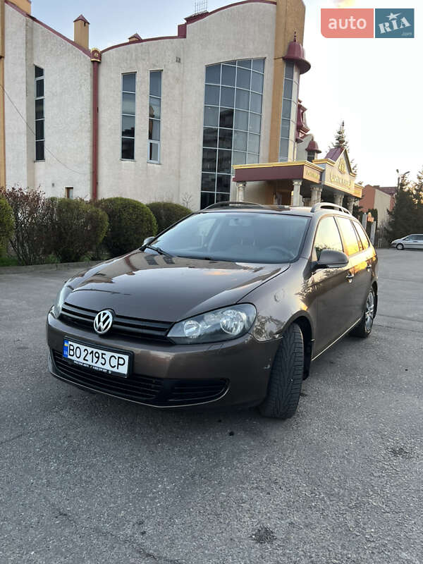 Універсал Volkswagen Golf 2010 в 