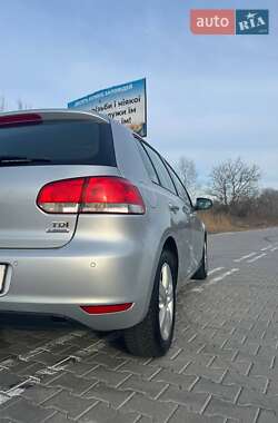 Хэтчбек Volkswagen Golf 2010 в 