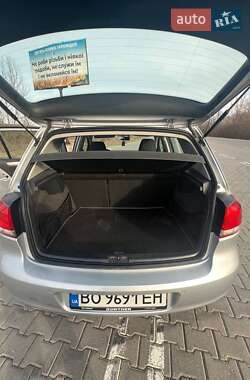 Хэтчбек Volkswagen Golf 2010 в 