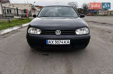 Хэтчбек Volkswagen Golf 2001 в 