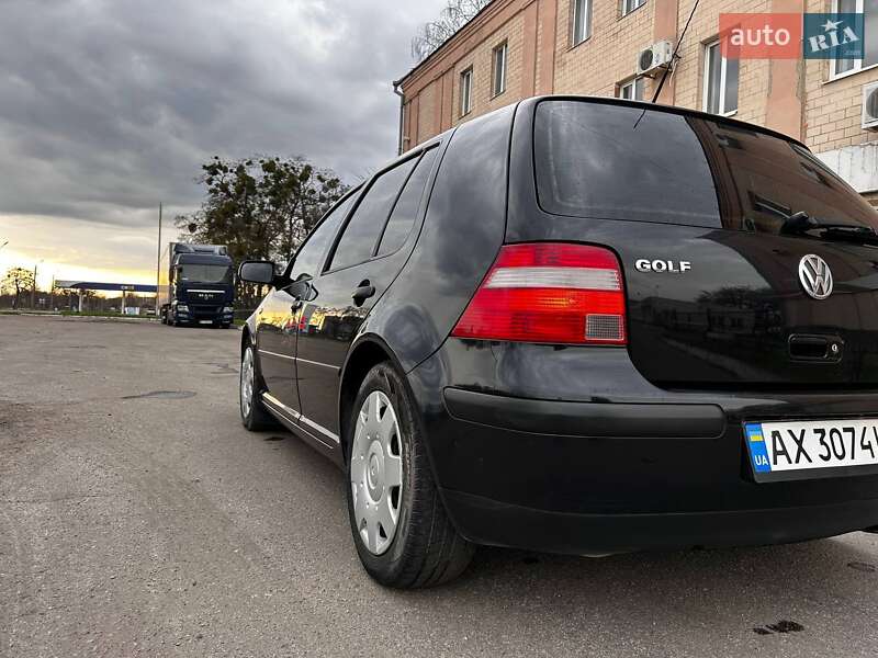 Хэтчбек Volkswagen Golf 2001 в Полтаве