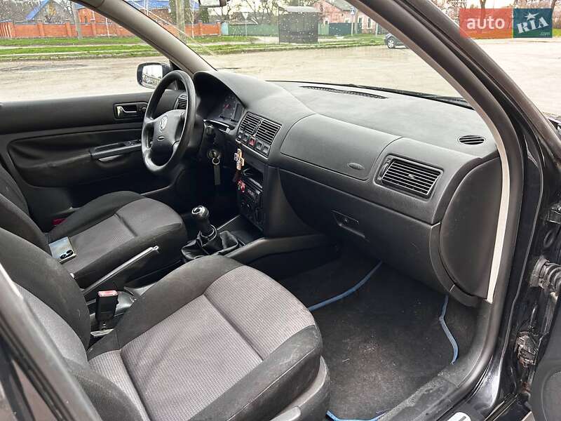 Хэтчбек Volkswagen Golf 2001 в Полтаве