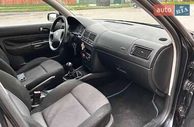 Хэтчбек Volkswagen Golf 2001 в 