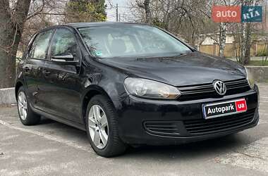 Хэтчбек Volkswagen Golf 2010 в 