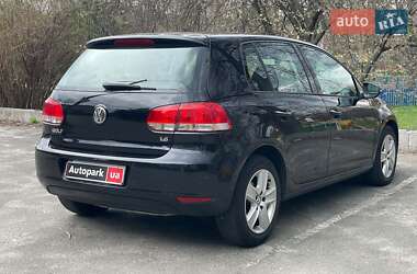 Хэтчбек Volkswagen Golf 2010 в 