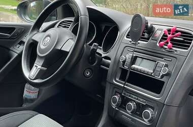Хэтчбек Volkswagen Golf 2010 в 