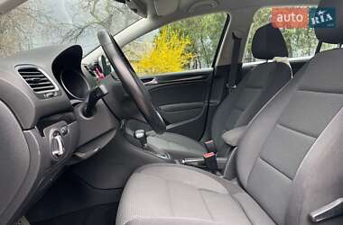 Хэтчбек Volkswagen Golf 2010 в 