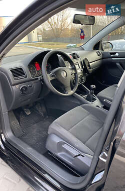Хэтчбек Volkswagen Golf 2006 в 