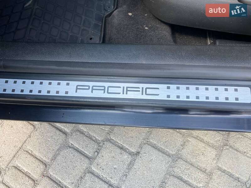 Хетчбек Volkswagen Golf 2003 в Києві