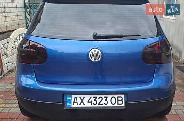 Хэтчбек Volkswagen Golf 2003 в 