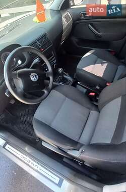 Хетчбек Volkswagen Golf 2003 в 