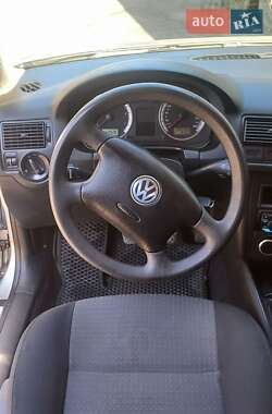 Хетчбек Volkswagen Golf 2003 в 