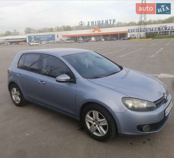 Хэтчбек Volkswagen Golf 2011 в Ужгороде