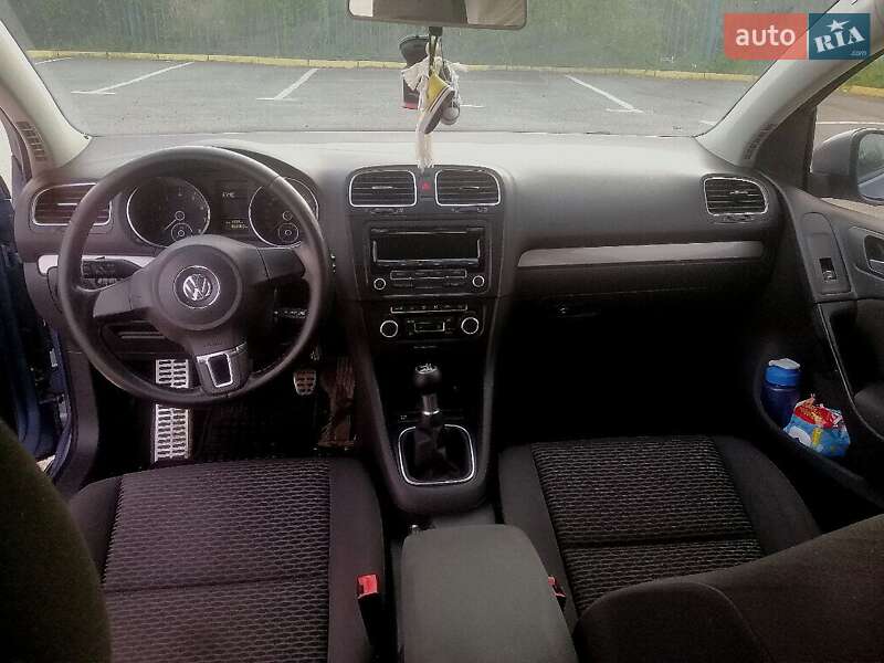 Хэтчбек Volkswagen Golf 2011 в Ужгороде