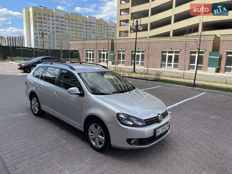 Універсал Volkswagen Golf 2012 в 