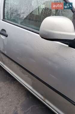 Хэтчбек Volkswagen Golf 2001 в 