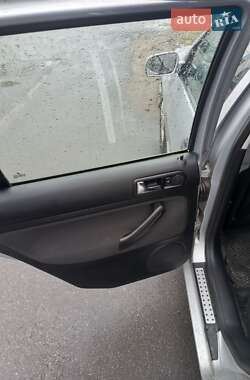 Хэтчбек Volkswagen Golf 2001 в 