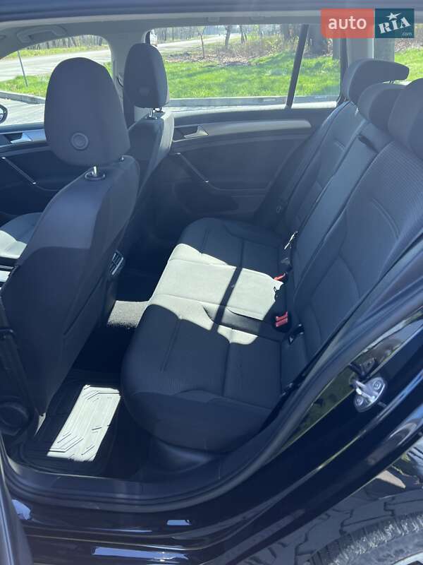 Универсал Volkswagen Golf 2015 в Новоселице