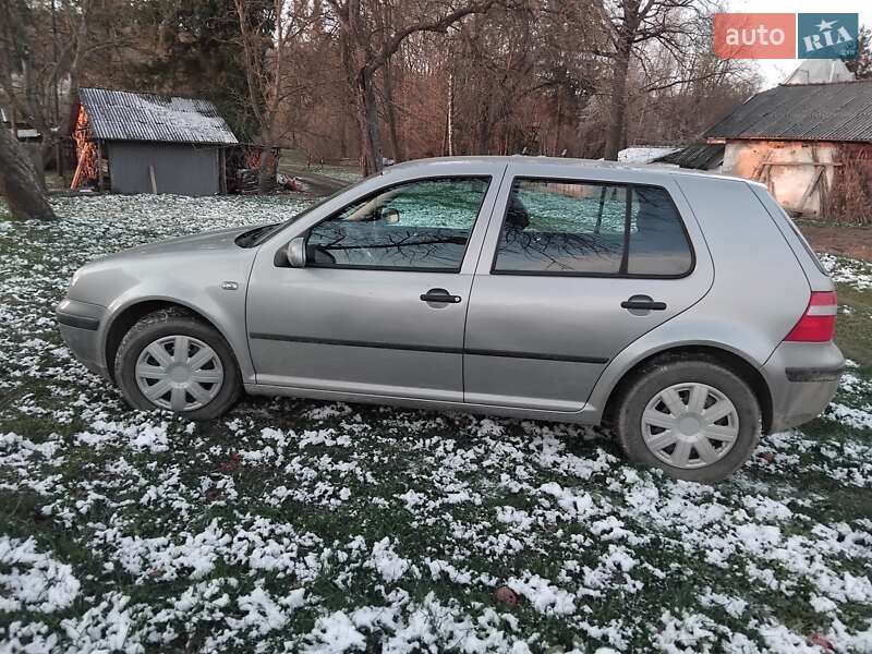 Хетчбек Volkswagen Golf 2003 в Івано-Франківську
