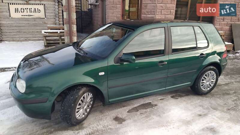 Хетчбек Volkswagen Golf 2002 в Ланівці