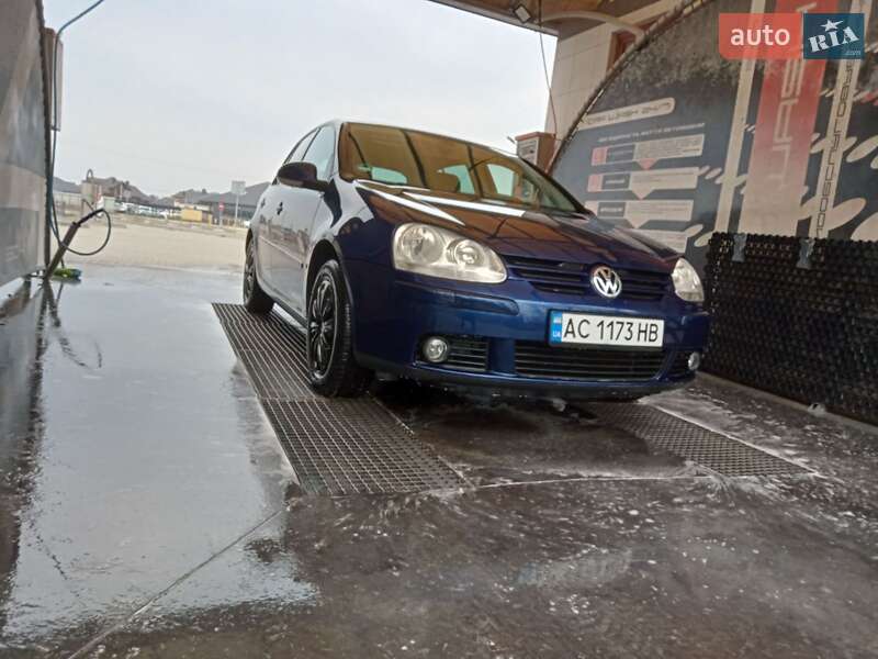 Хетчбек Volkswagen Golf 2008 в Луцьку