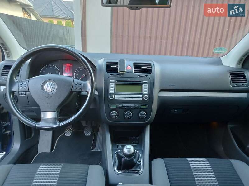 Хетчбек Volkswagen Golf 2008 в Луцьку