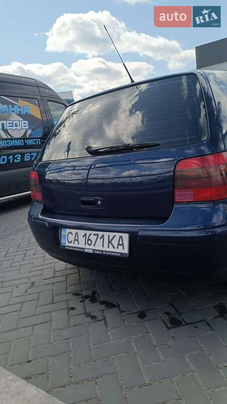 Хэтчбек Volkswagen Golf 2002 в Корсуне-Шевченковском