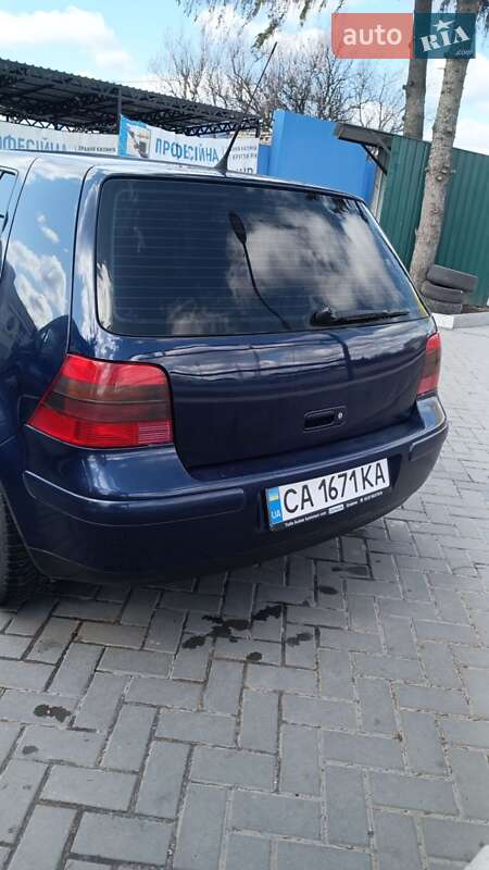 Хэтчбек Volkswagen Golf 2002 в Корсуне-Шевченковском