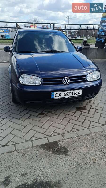 Хэтчбек Volkswagen Golf 2002 в Корсуне-Шевченковском