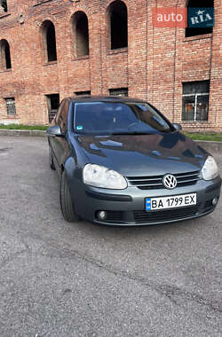 Хэтчбек Volkswagen Golf 2004 в 