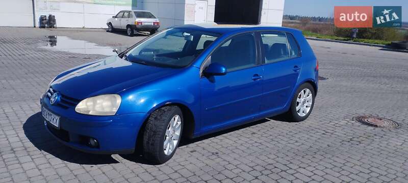 Хэтчбек Volkswagen Golf 2004 в 