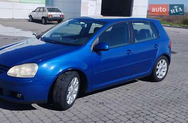 Хэтчбек Volkswagen Golf 2004 в 