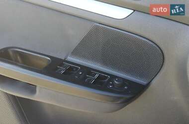 Хэтчбек Volkswagen Golf 2004 в 