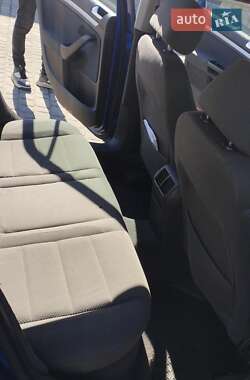 Хэтчбек Volkswagen Golf 2004 в 