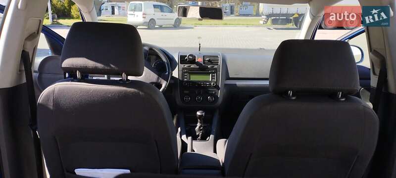 Хетчбек Volkswagen Golf 2004 в Рава-Руській