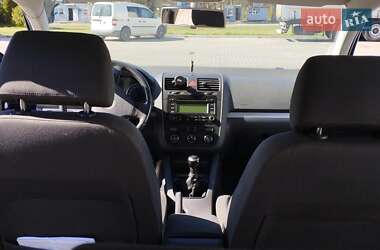 Хэтчбек Volkswagen Golf 2004 в 