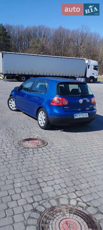 Хетчбек Volkswagen Golf 2004 в Рава-Руській