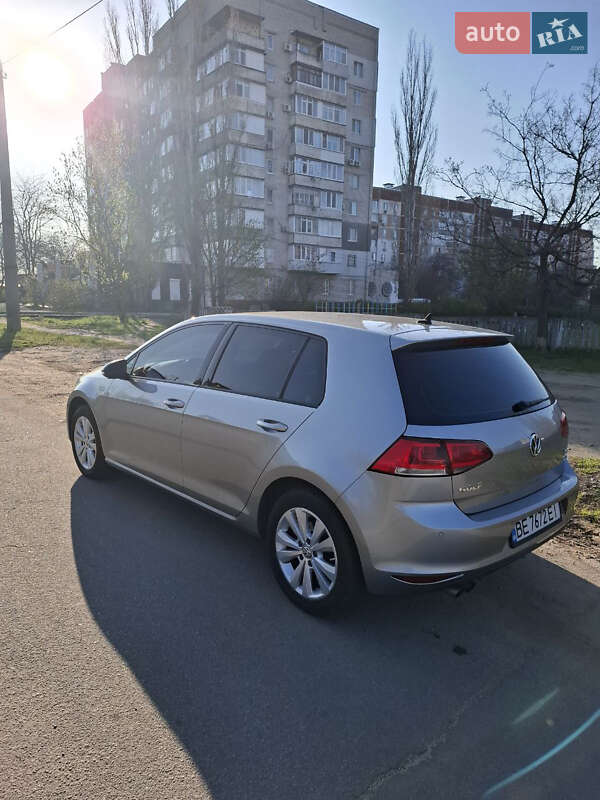 Хэтчбек Volkswagen Golf 2016 в Николаеве