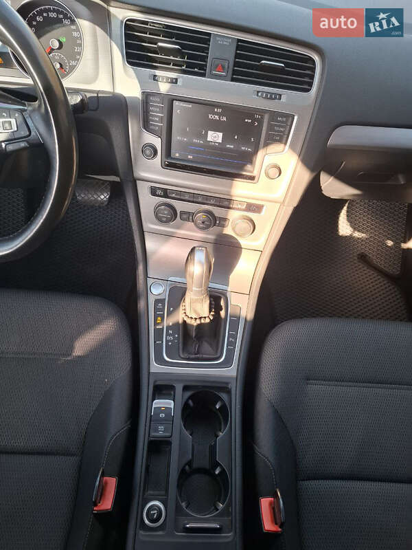 Хэтчбек Volkswagen Golf 2016 в Николаеве