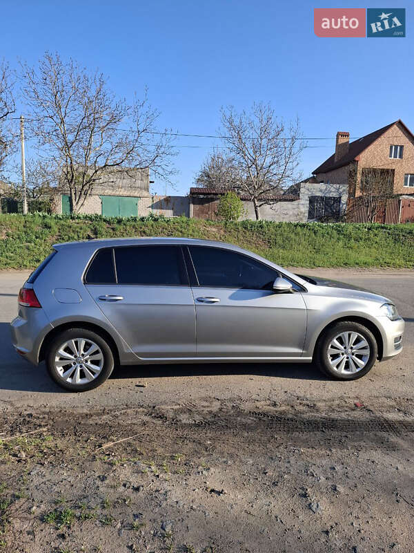 Хэтчбек Volkswagen Golf 2016 в Николаеве