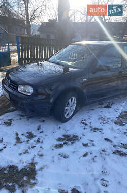 Хэтчбек Volkswagen Golf 2000 в 