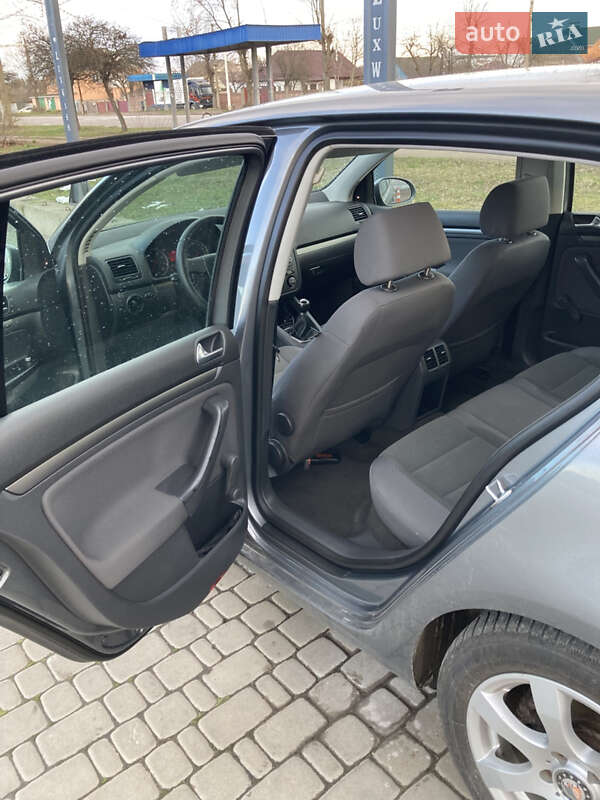 Хетчбек Volkswagen Golf 2006 в Коростені